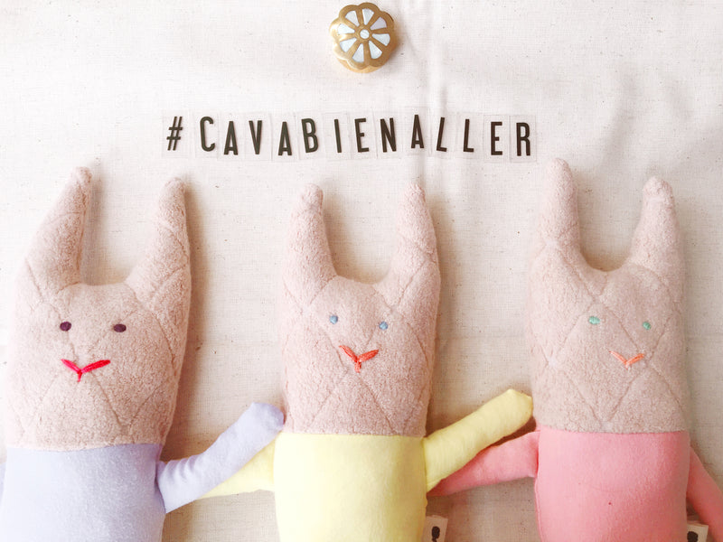 Peluche montréal, Latibulle, fait main, local, toutou, doudou, Alain le lapin qui va bien - ça va bien aller